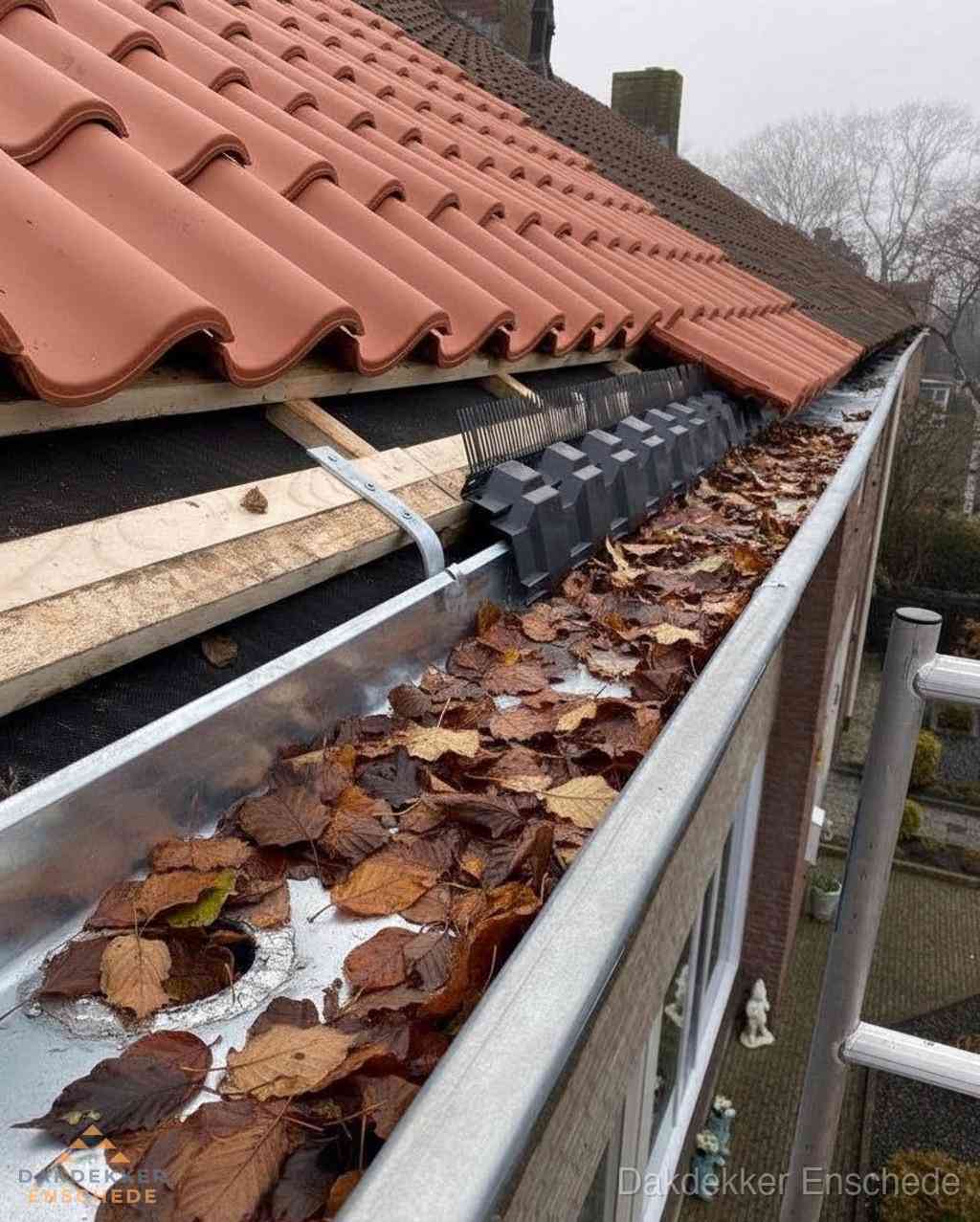 Plat dak bedrijfspand met bitumen dakbedekking en lichtkoepels in Enschede Plat dak bedrijfspand met bitumen dakbedekking en lichtkoepels in Enschede