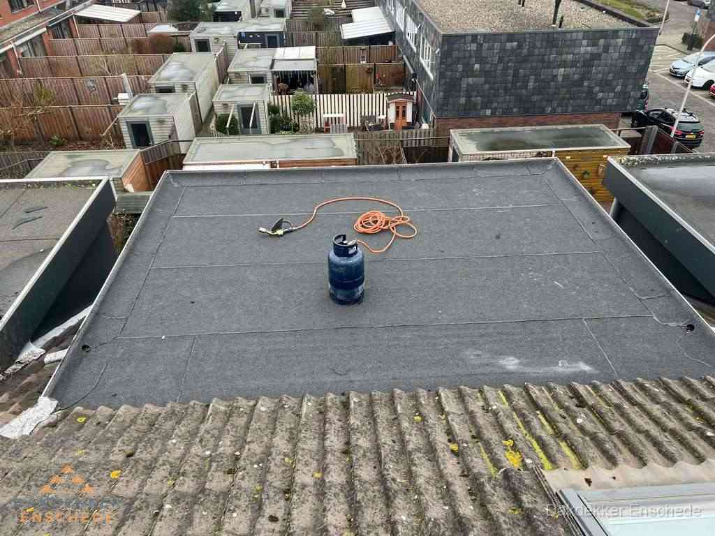 Dakreparatie plat dak met bitumen in Enschede Dakreparatie plat dak met bitumen in Enschede