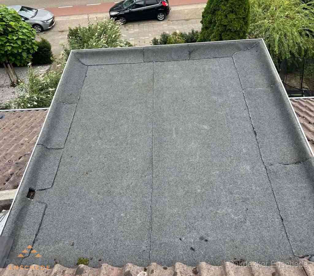 Dakbedekking schuur met bitumen in Enschede Dakbedekking schuur met bitumen in Enschede