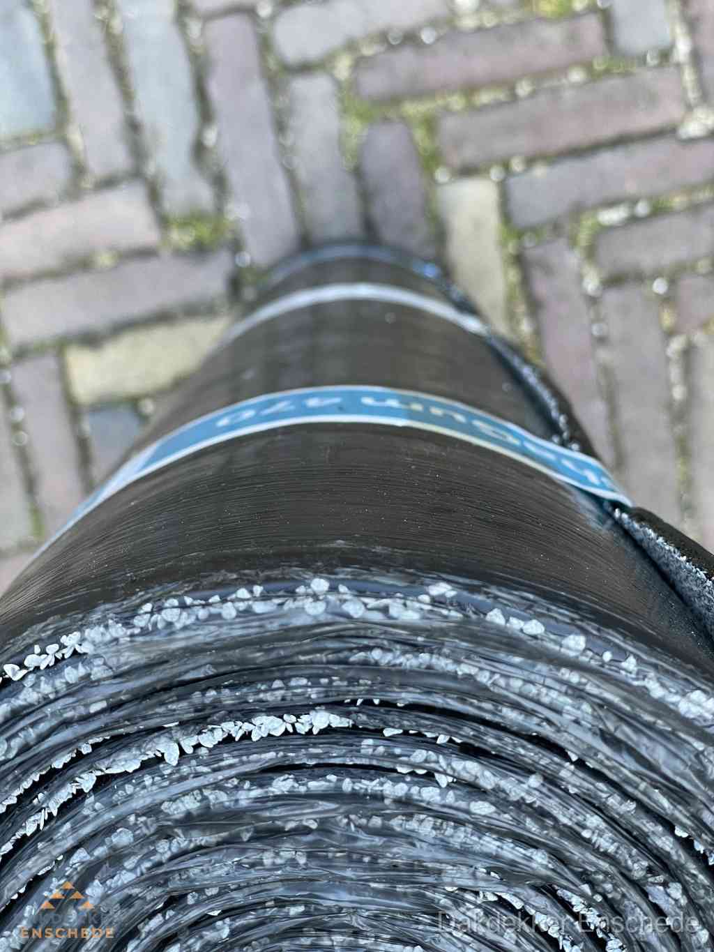 Rol bitumen dakleer met leislag voor plat dak in Enschede Rol bitumen dakleer met leislag voor plat dak in Enschede